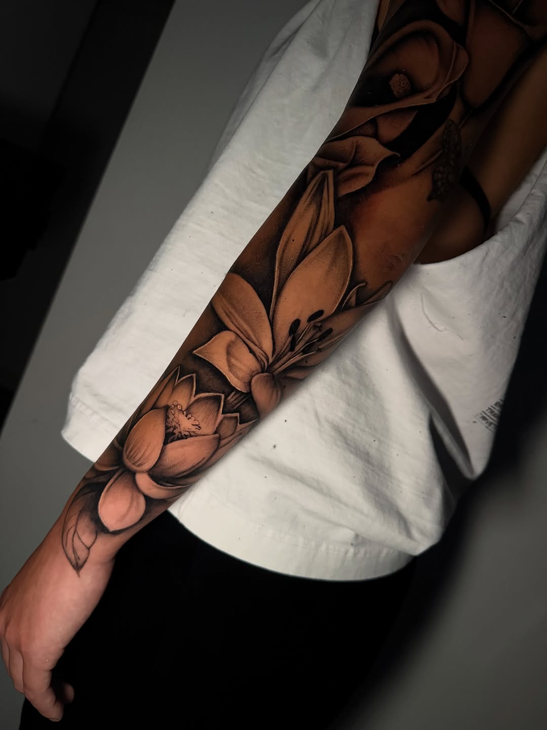 Tattoo by @moni.ca_tattoos โ realism, black_and_grey