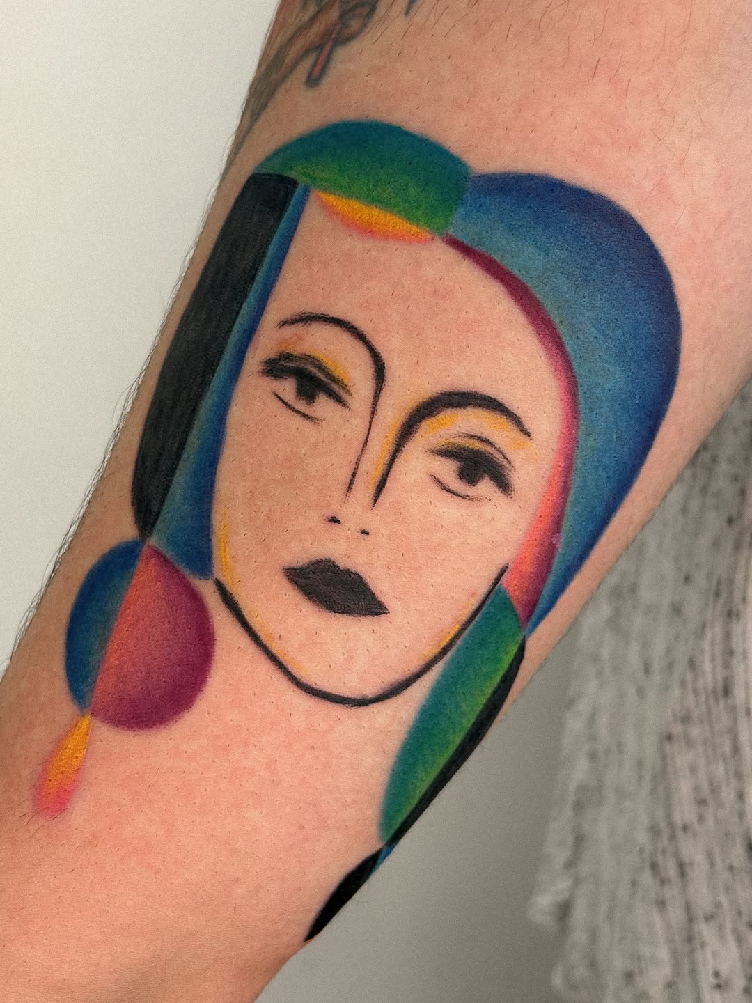 Tattoo by @juliatatua — geometric, watercolor