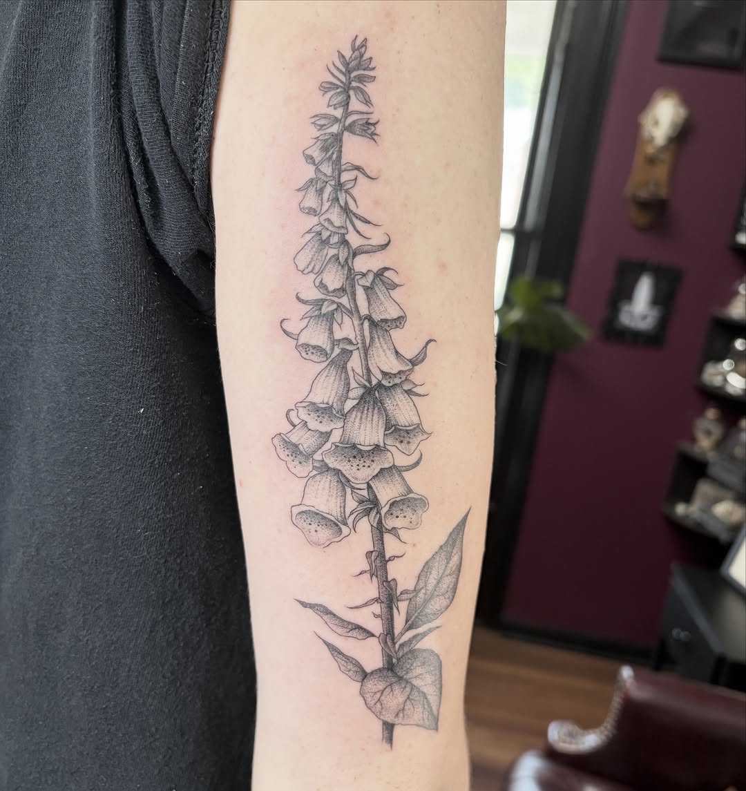 Tattoo by @kellidonegantattoos — illustrative, black_and_grey