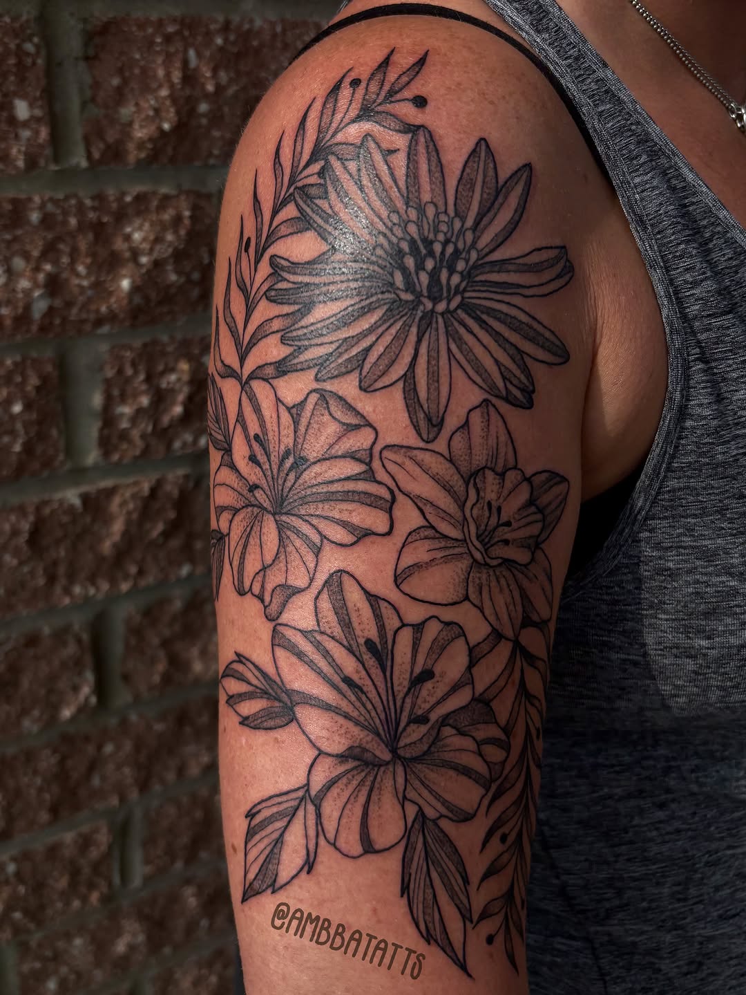 Tattoo by @ambbatatts โ illustrative, black_and_grey