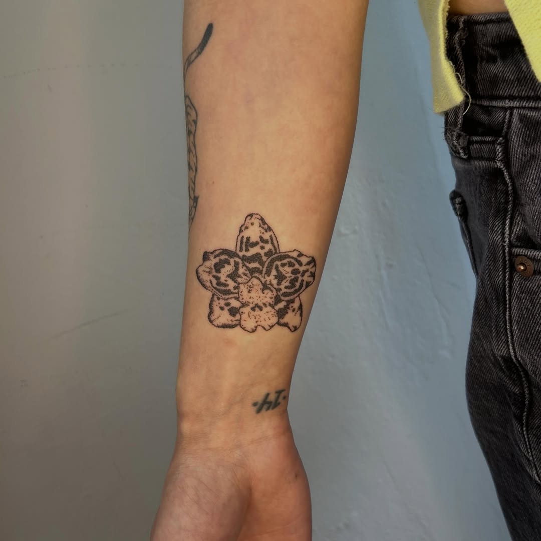 Tattoo by @glittergremliin — dotwork, realism