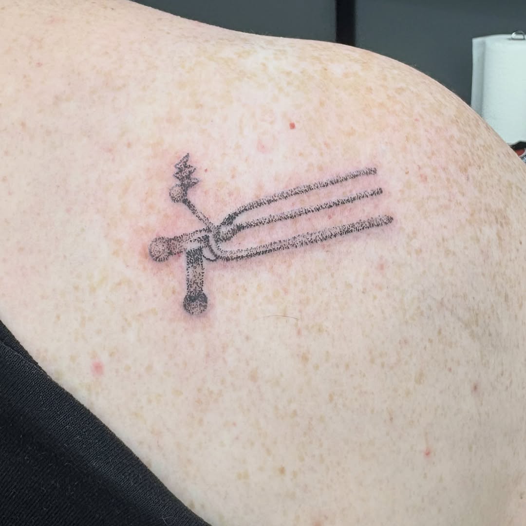 Tattoo by @radioactivewastemachine — fine_line
