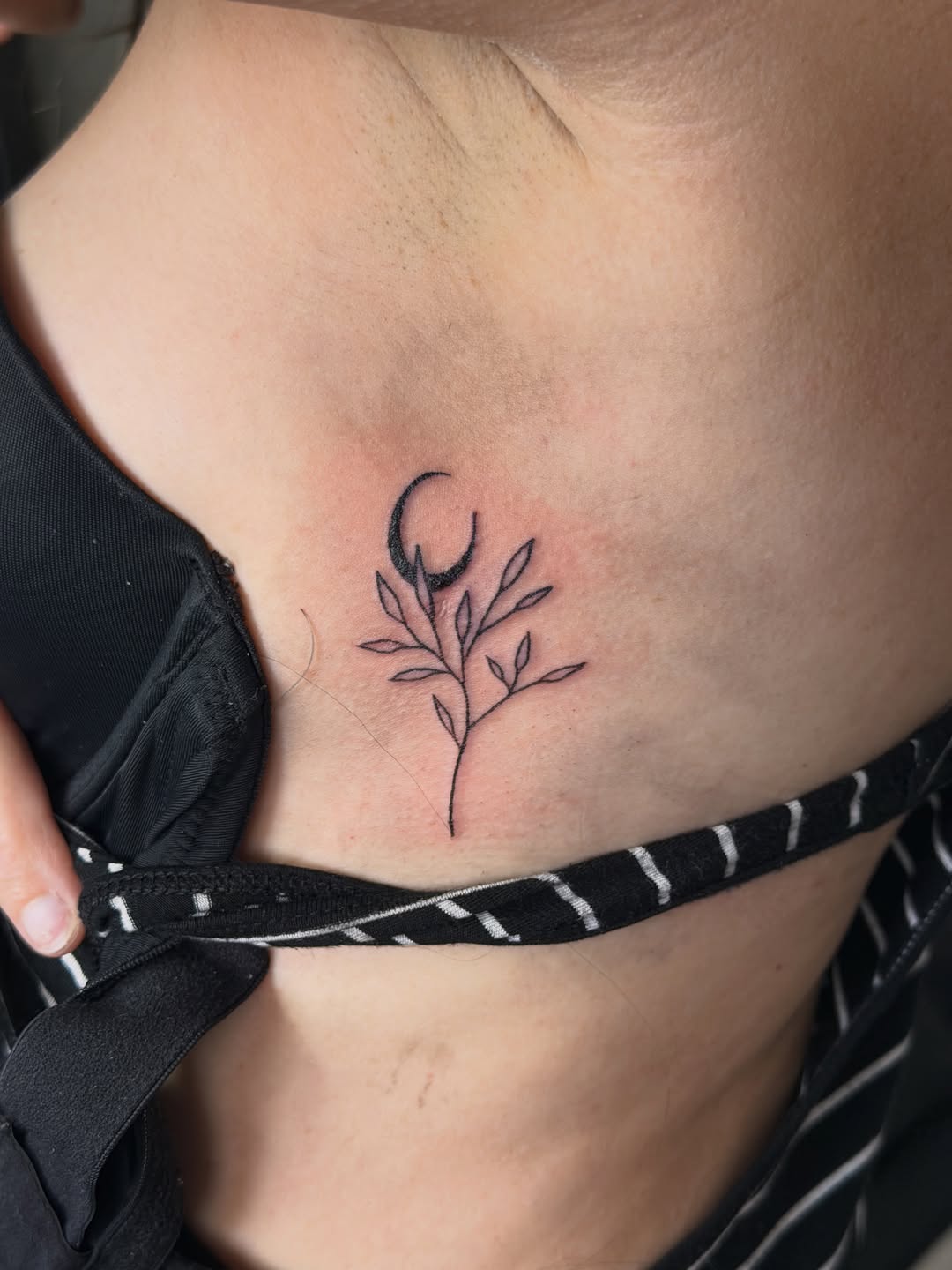 Tattoo by @caitlynntattoos โ fine_line, minimalist