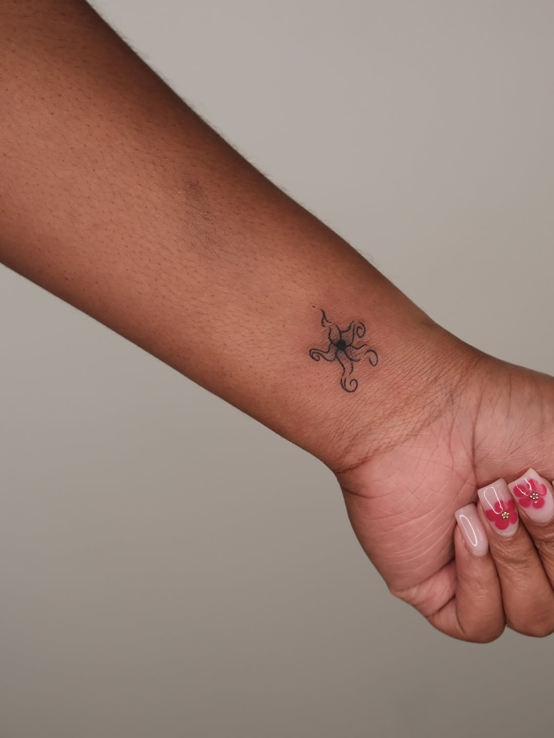 Tattoo by @elanatattoos โ fine_line, minimalist