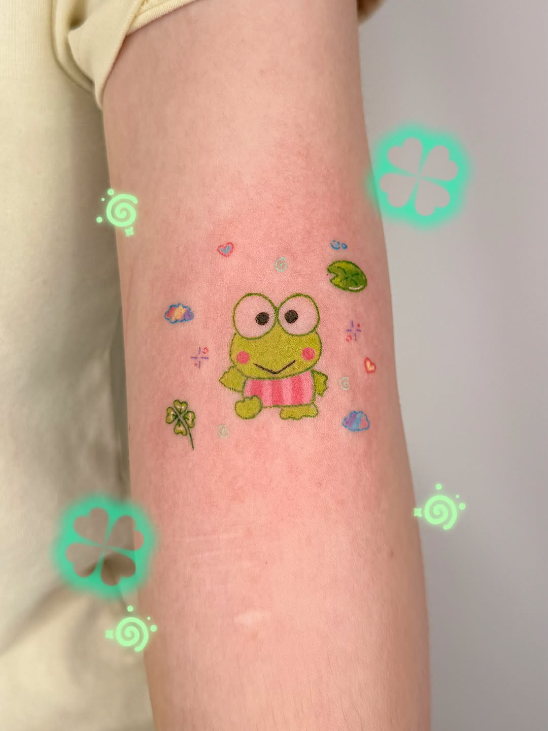 Tattoo by @yulmu._.tattoo β fine_line, minimalist