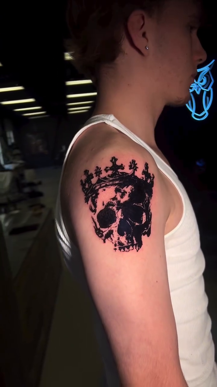 Tattoo by @concepciontattoos — blackwork