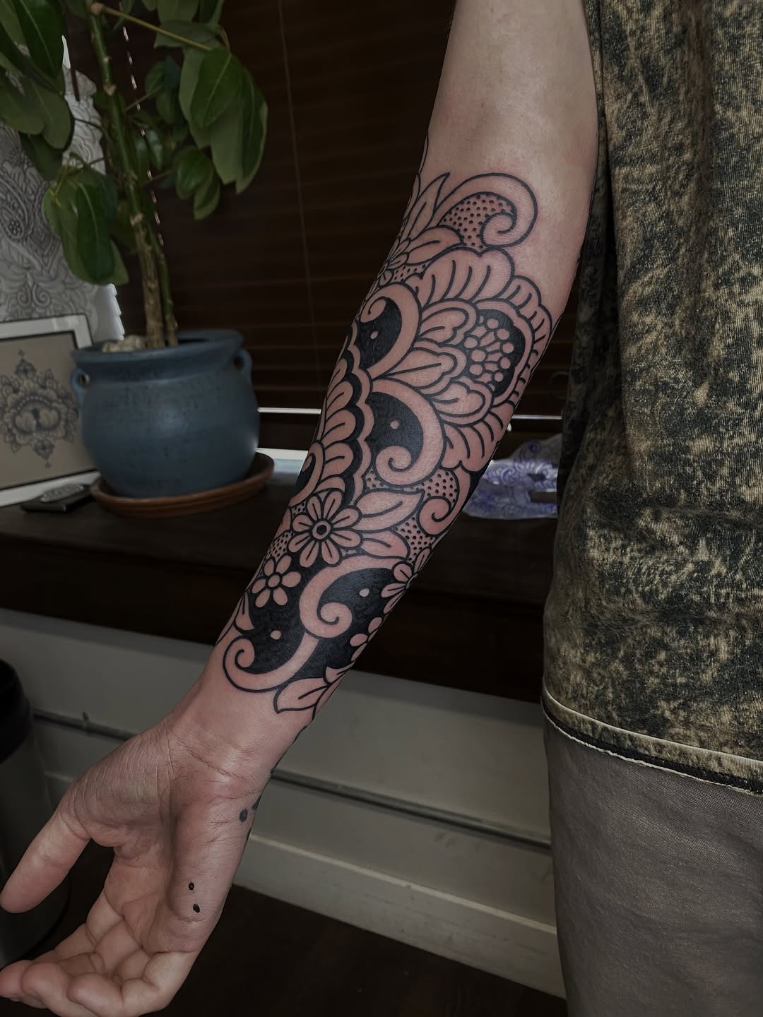 Tattoo by @veronicamussertattoo — blackwork, ornamental