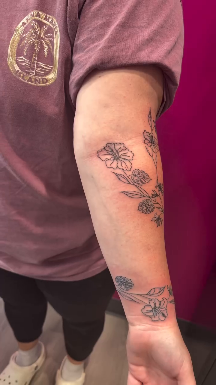 Tattoo by @pinkhousetattoo — fine_line