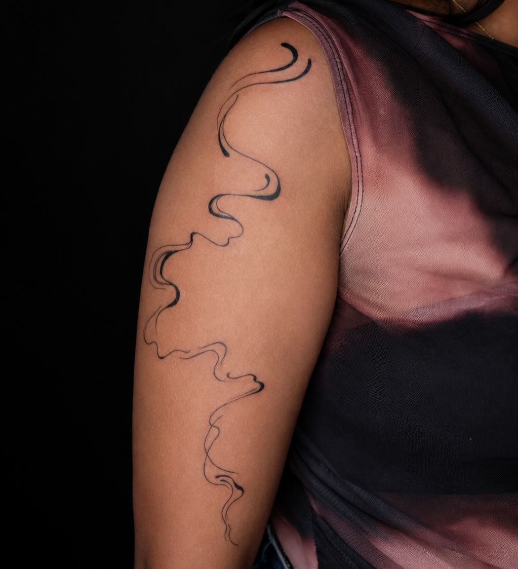 Tattoo by @eyu.tats โ fine_line