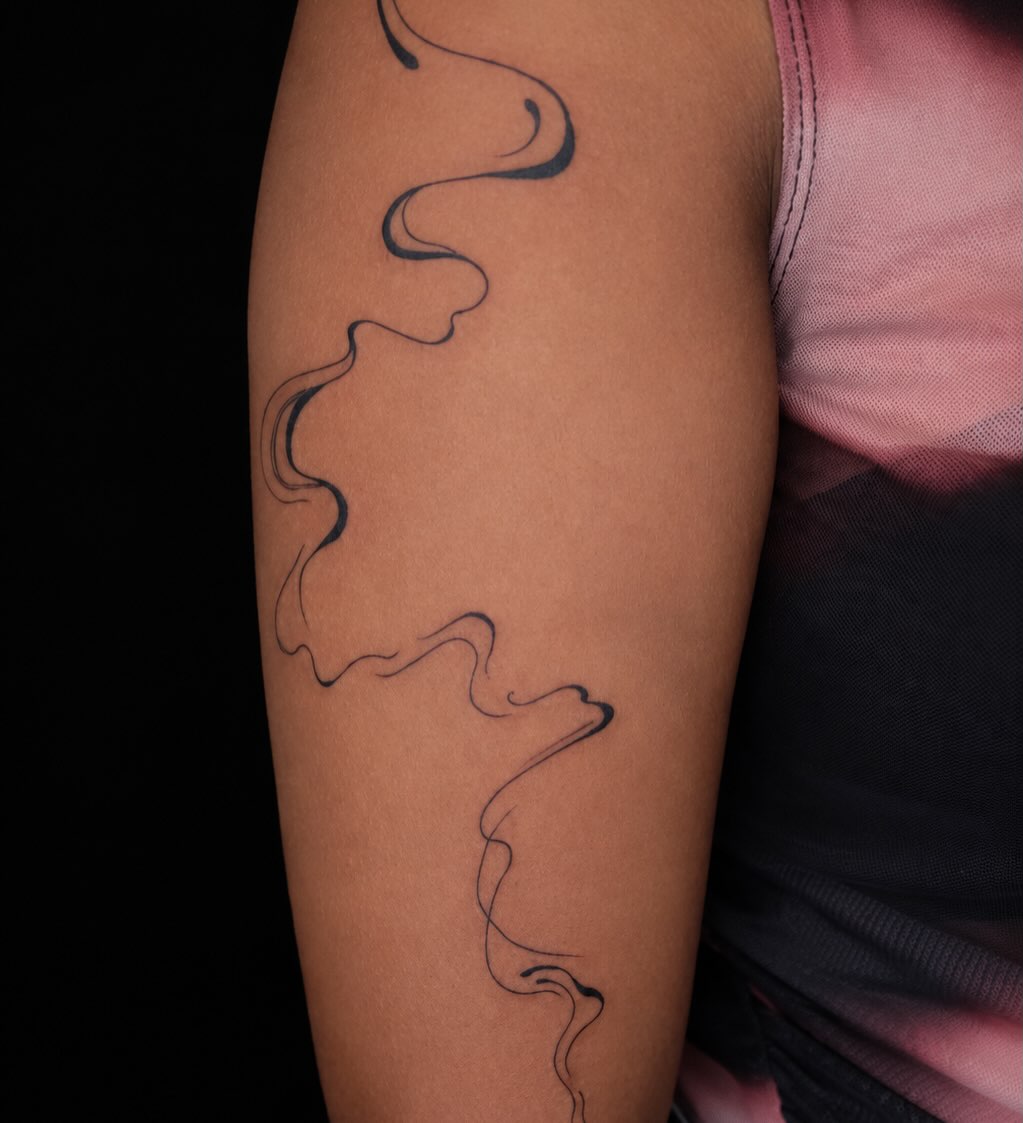 Tattoo by @eyu.tats โ fine_line