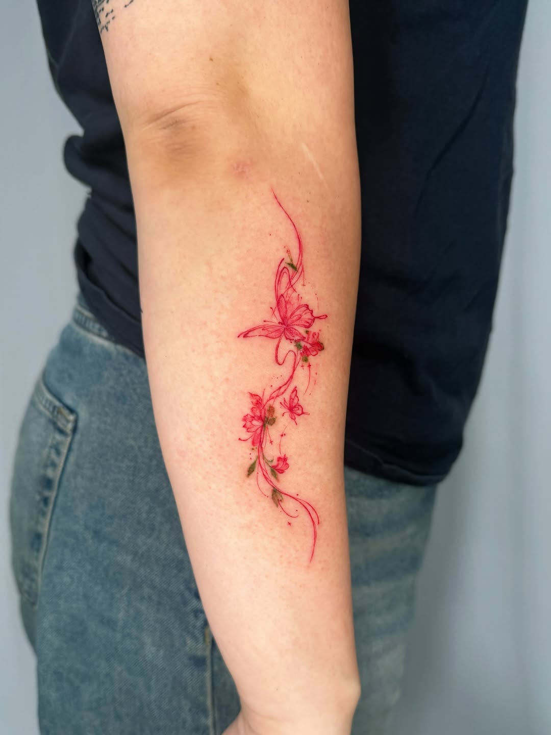 Tattoo by @tizy.inks — fine_line, watercolor