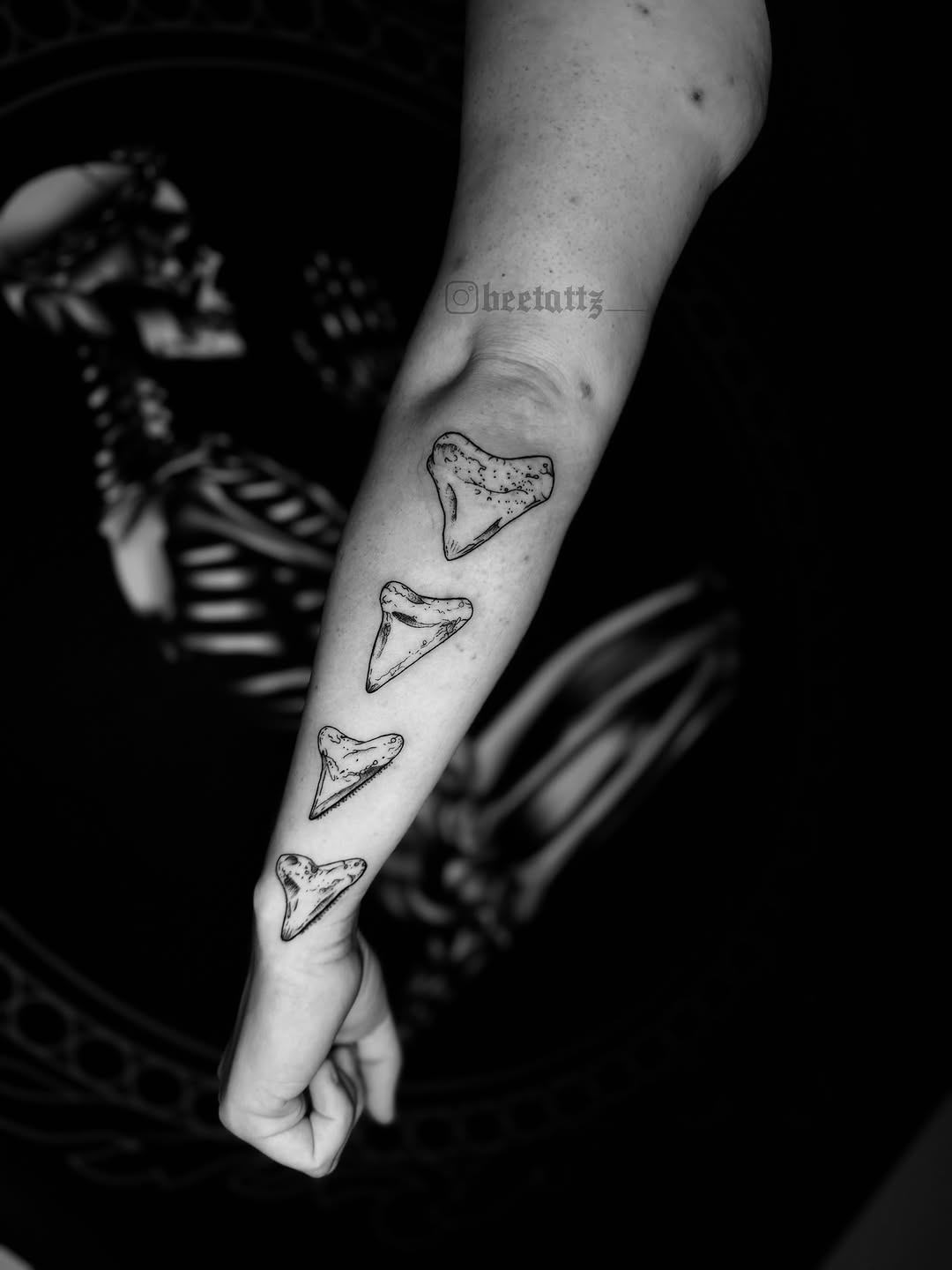 Tattoo by @beetattz_ — black_and_grey, fine_line