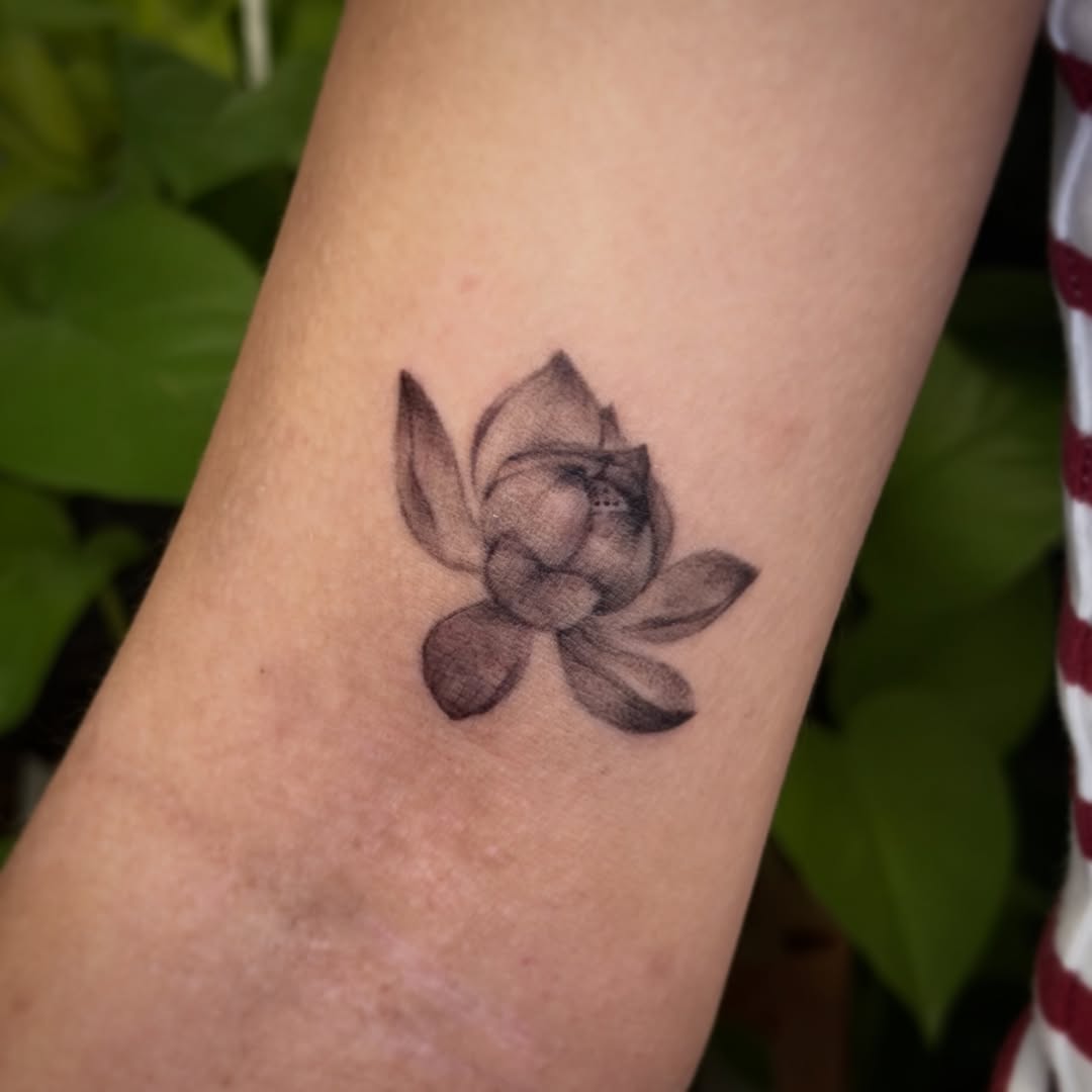 Tattoo by @xinnf_tattoo — black_and_grey, realism