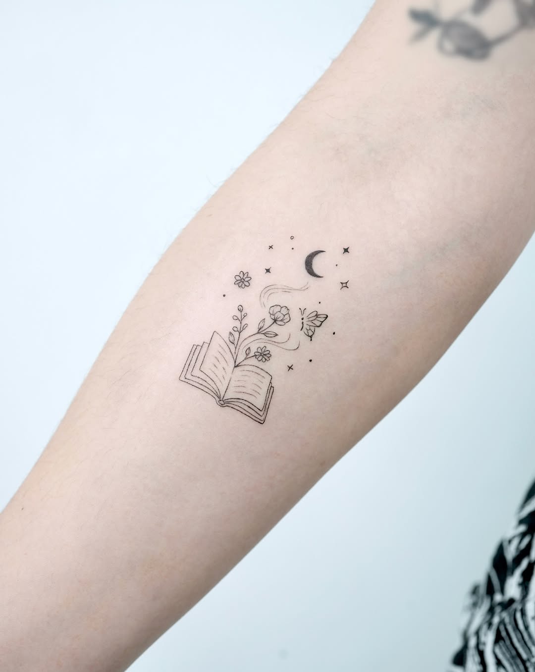 Tattoo by @ink.danu โ fine_line, minimalist