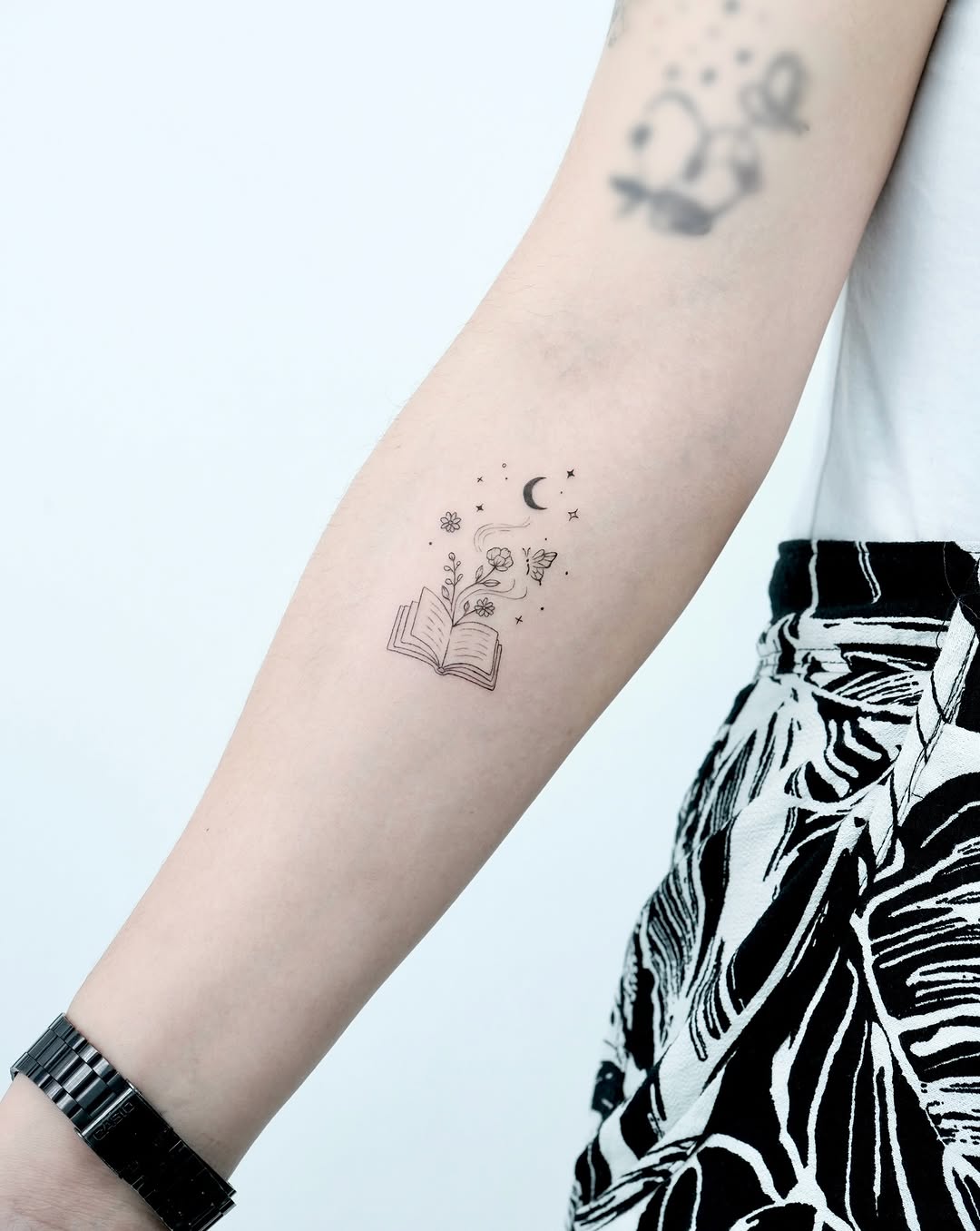 Tattoo by @ink.danu โ fine_line, minimalist