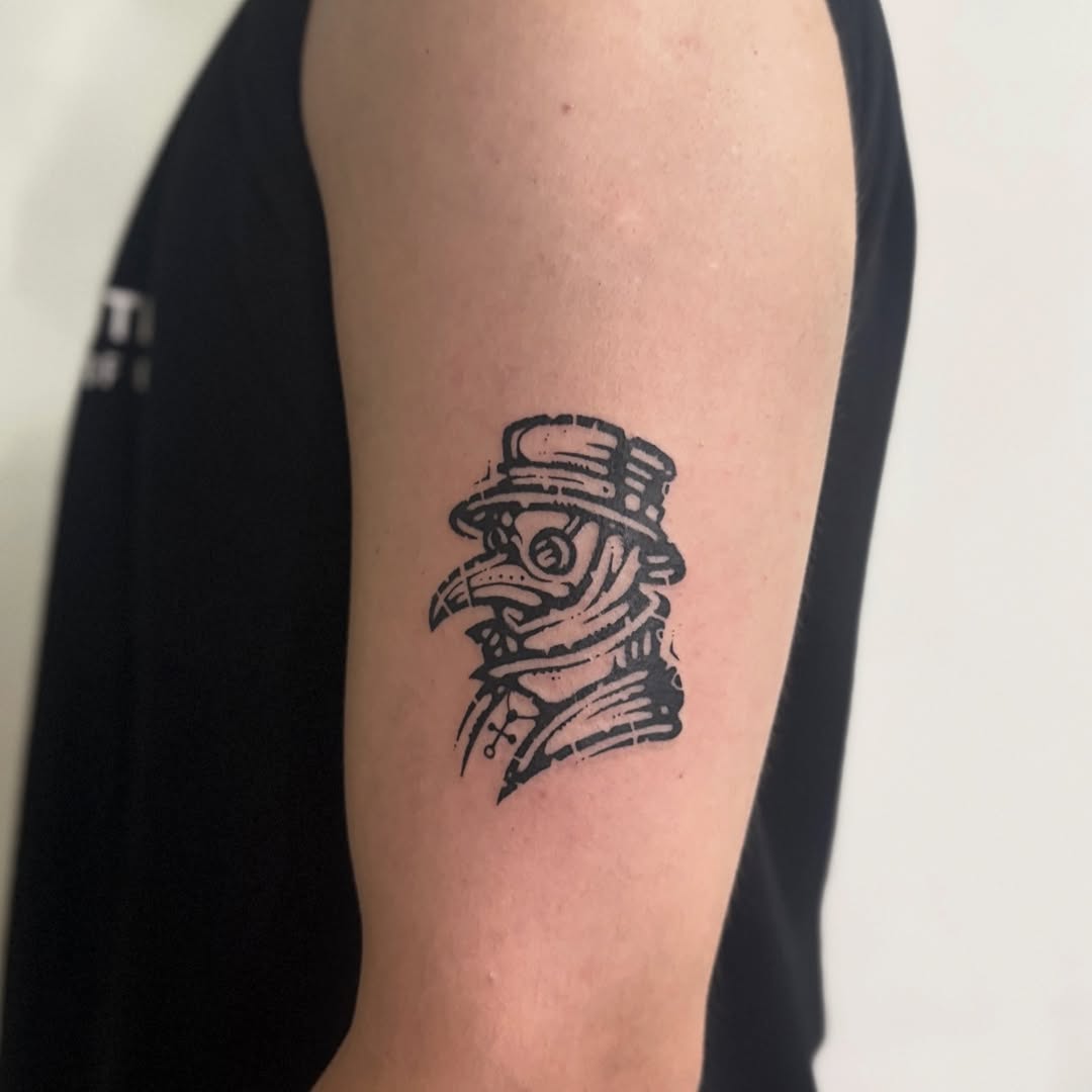 Tattoo by @momotattoo0906 — blackwork, illustrative
