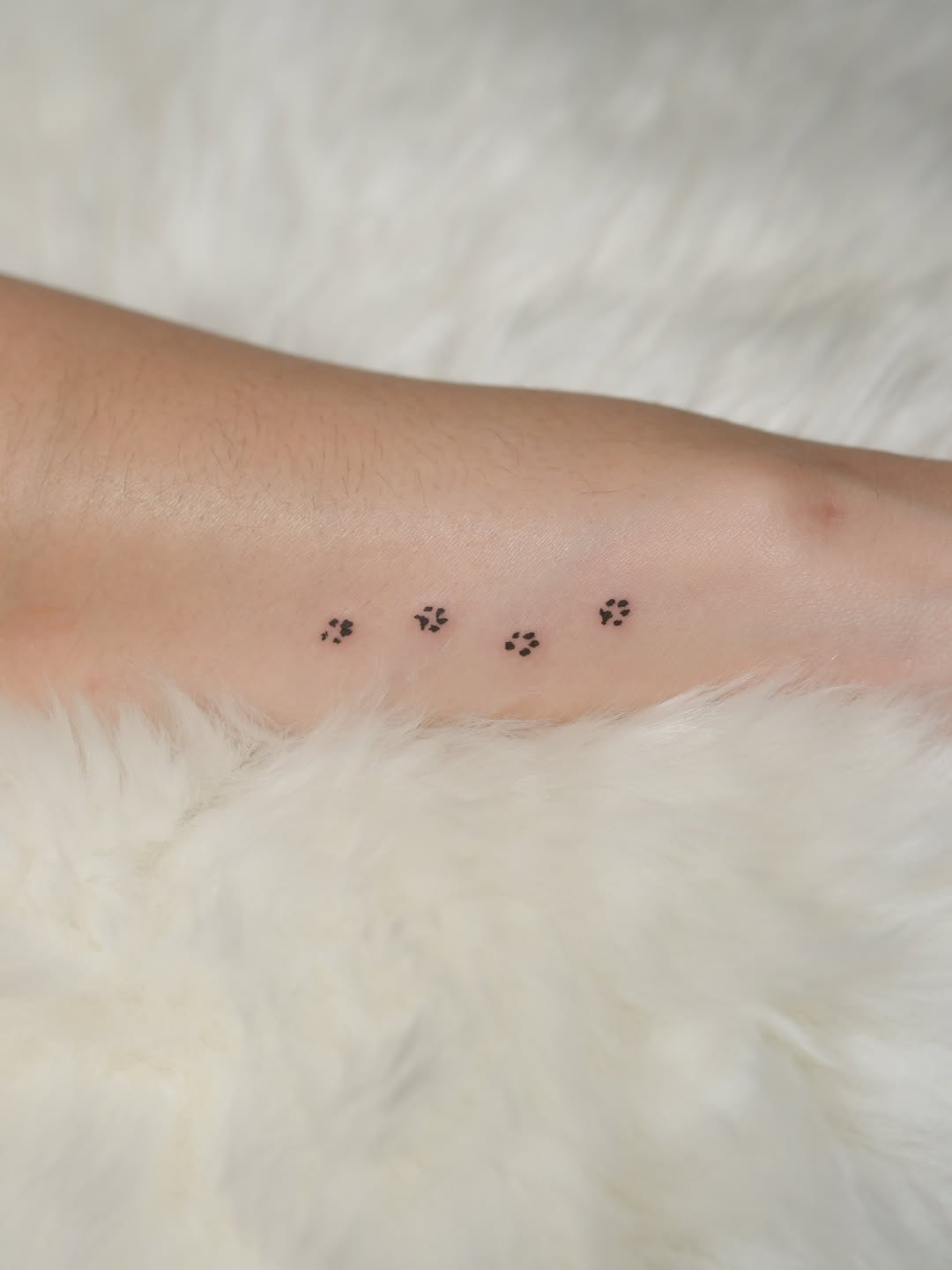Tattoo by @ink_bijou β fine_line, minimalist