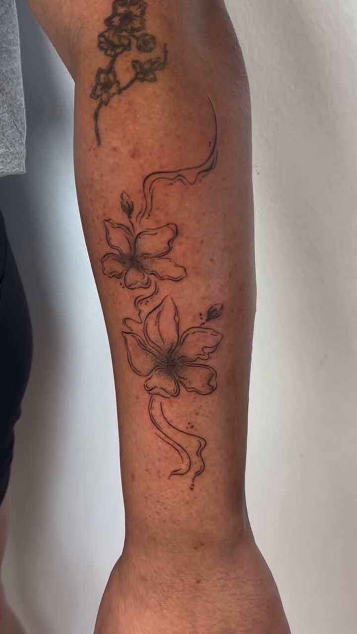 Tattoo by @marixie.inks β fine_line