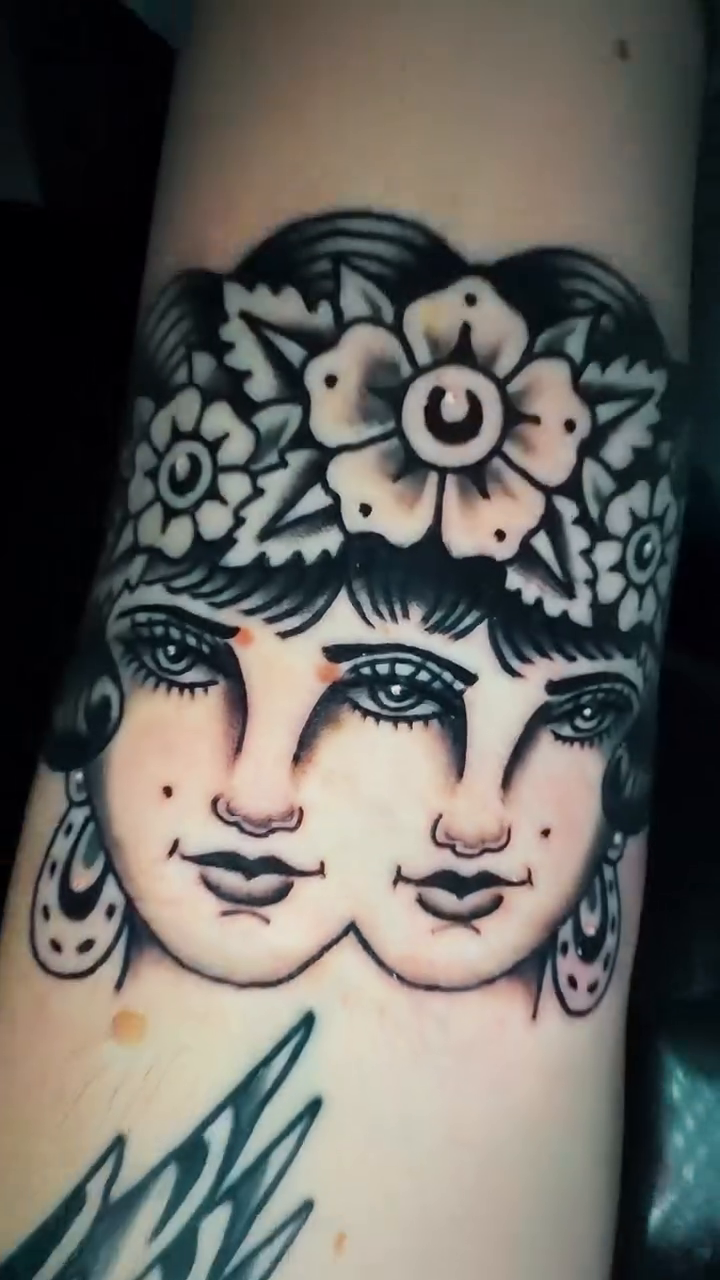 Tattoo by @renot_aragontattoo โ neo_traditional