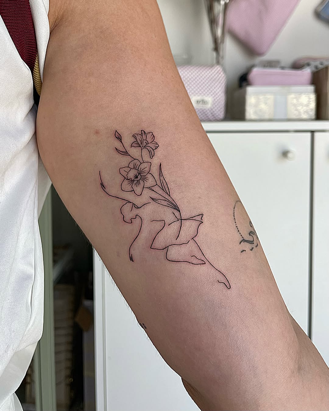 Tattoo by @mimz_studio — fine_line, minimalist