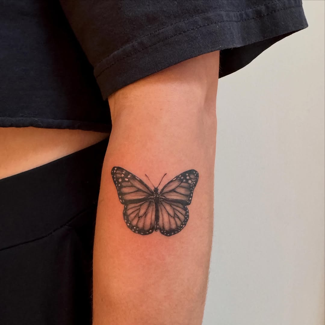 Tattoo by @enda_tattoo — fine_line, black_and_grey