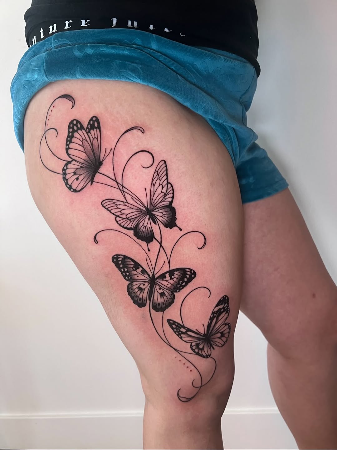 Tattoo by @rachelsolidarios β fine_line, black_and_grey