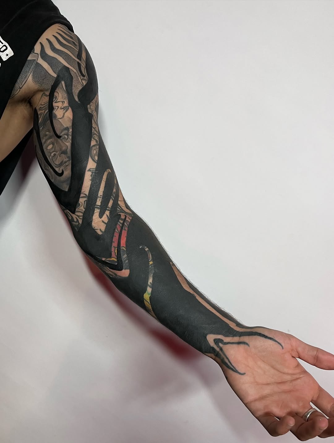 Tattoo by @betos.tattoo β blackwork, trash_polka