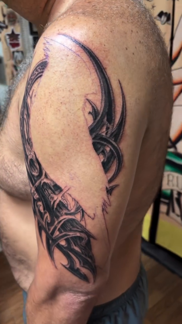 Tattoo by @tobiaztattooz — blackwork, geometric