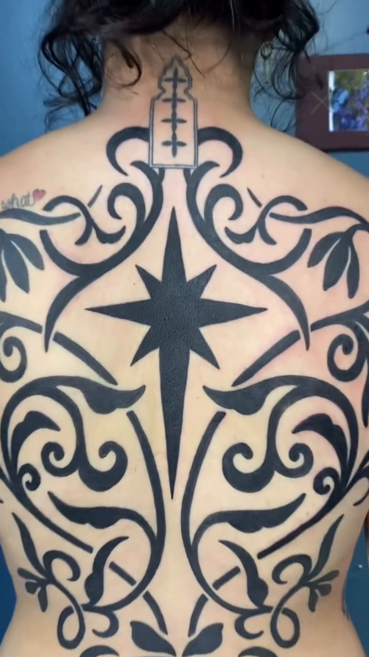 Tattoo by @oliviatawzertattoo โ blackwork