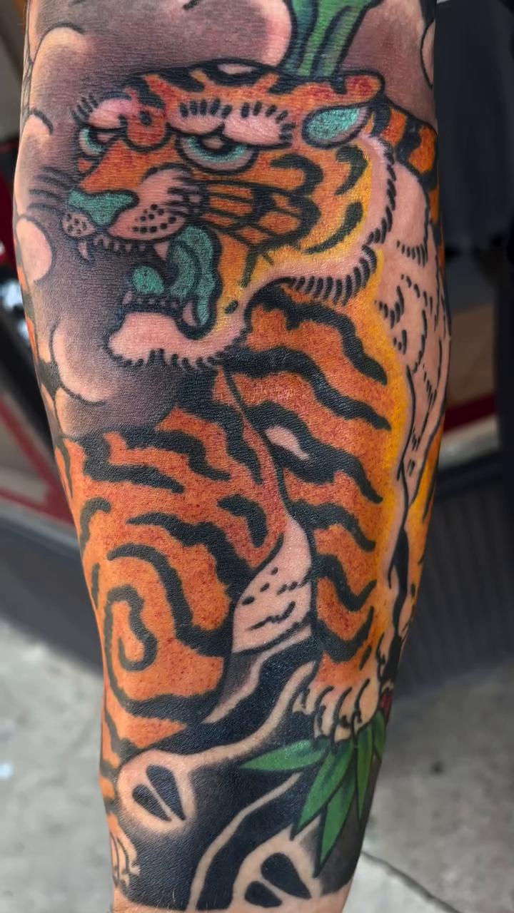 Tattoo by @jeffslacktattoo โ japanese_irezumi, realism