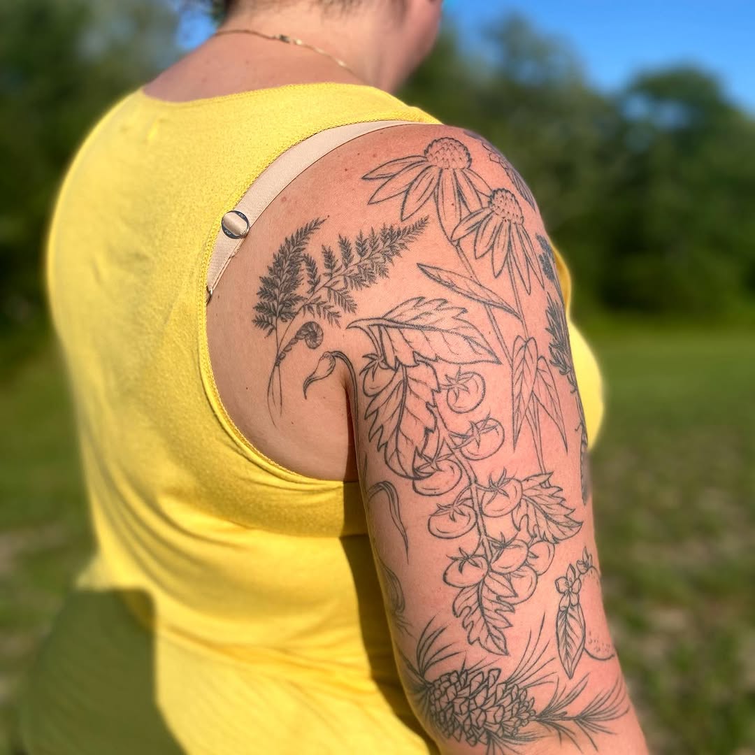 Tattoo by @mamaearthtone β illustrative