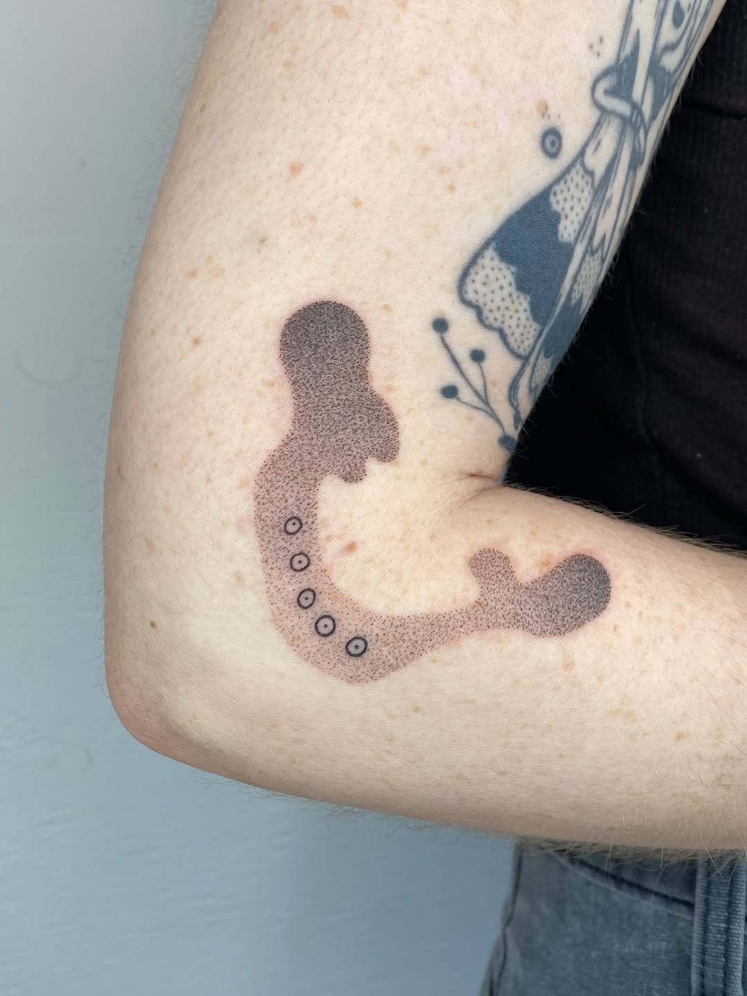 Tattoo by @sirpluswherehouse — dotwork, minimalist