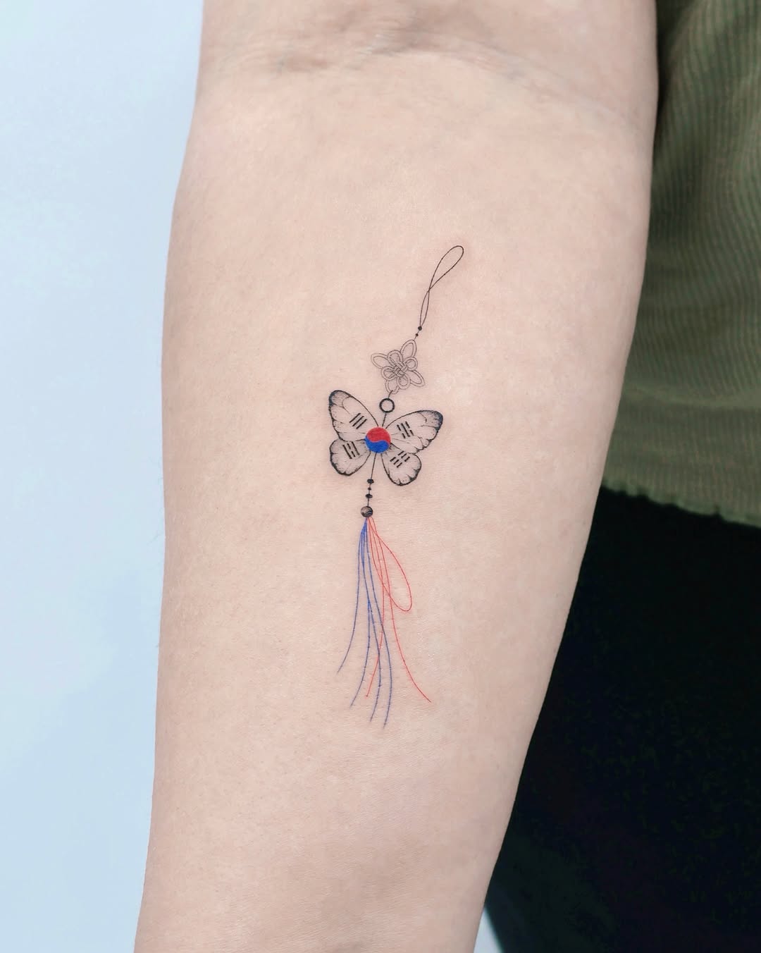 Tattoo by @tattooist_mora — fine_line, minimalist