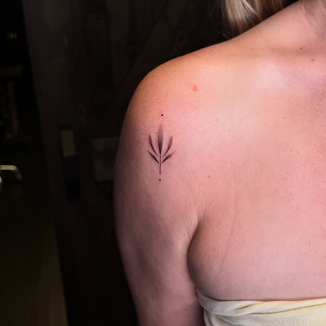 Tattoo by @lemon_headz.studio — fine_line, minimalist