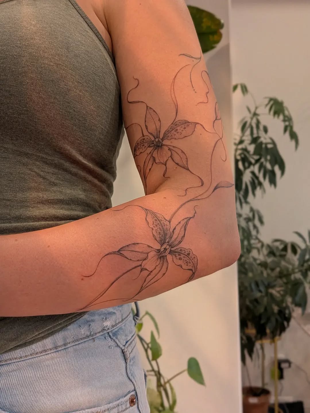 Tattoo by @le.petitmonstre — fine_line, illustrative