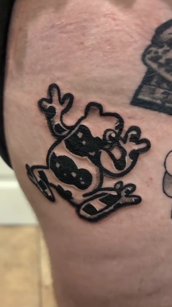 Tattoo by @kikiquinncreative — blackwork