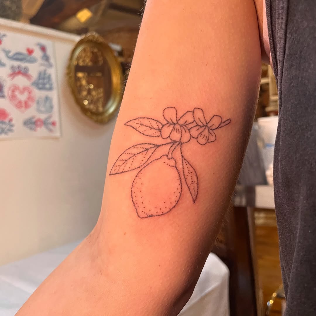 Tattoo by @roepoke — fine_line, dotwork