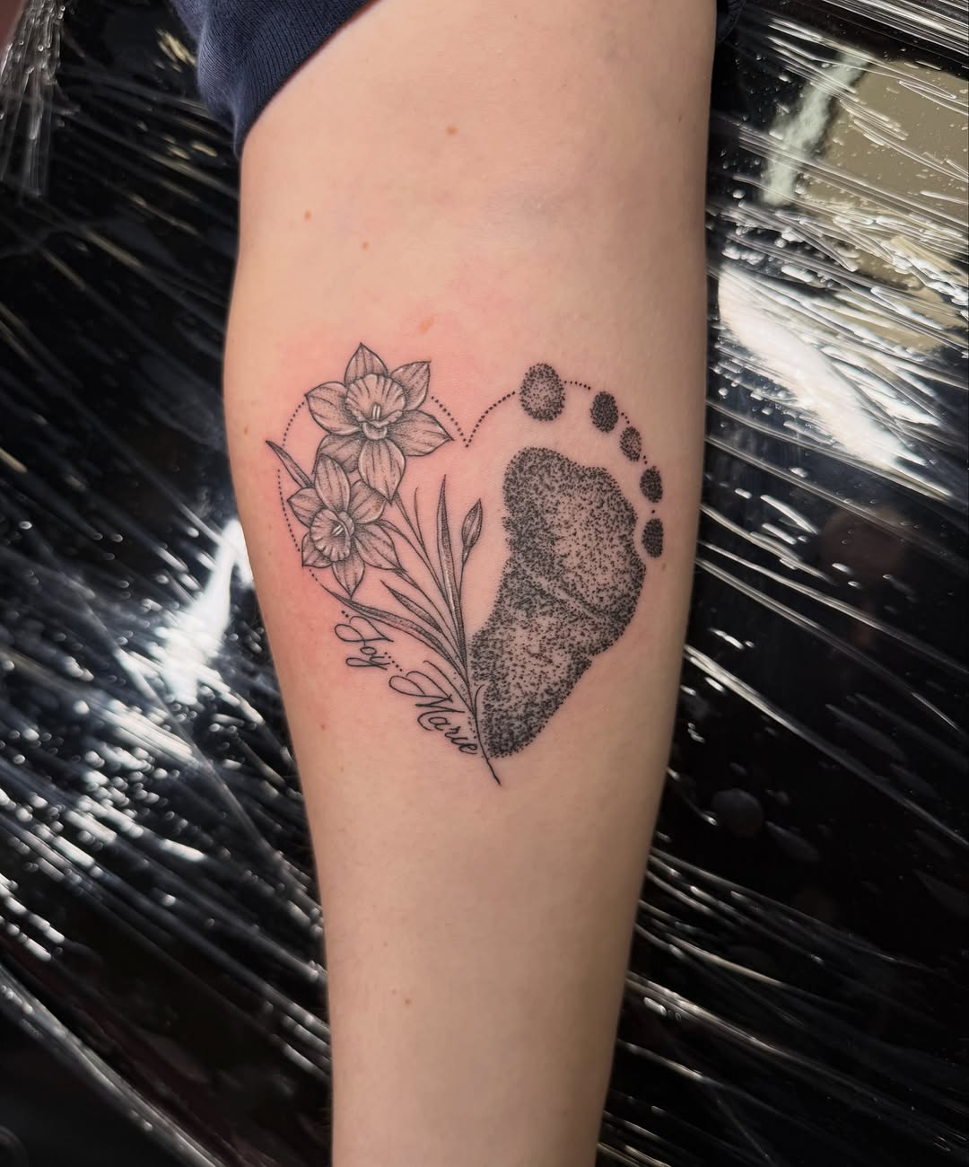 Tattoo by @jennyleetattoo — fine_line, dotwork