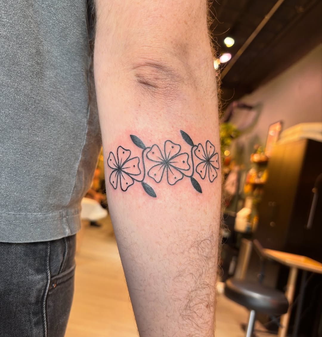 Tattoo by @daisy_chaiin — fine_line