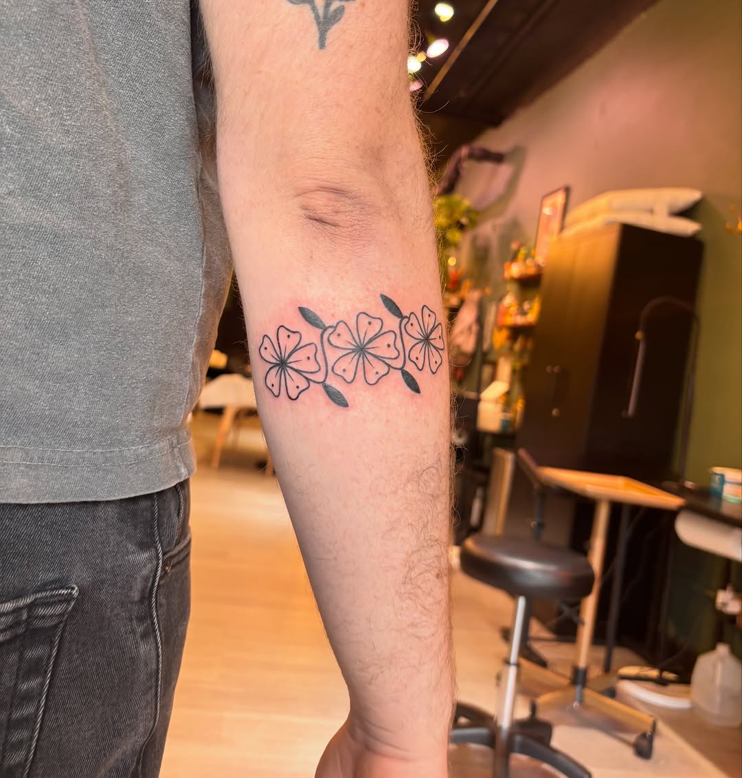 Tattoo by @daisy_chaiin — fine_line, minimalist