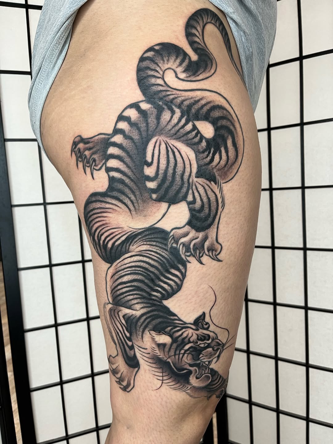 Tattoo by @lrlozano — japanese_irezumi, black_and_grey
