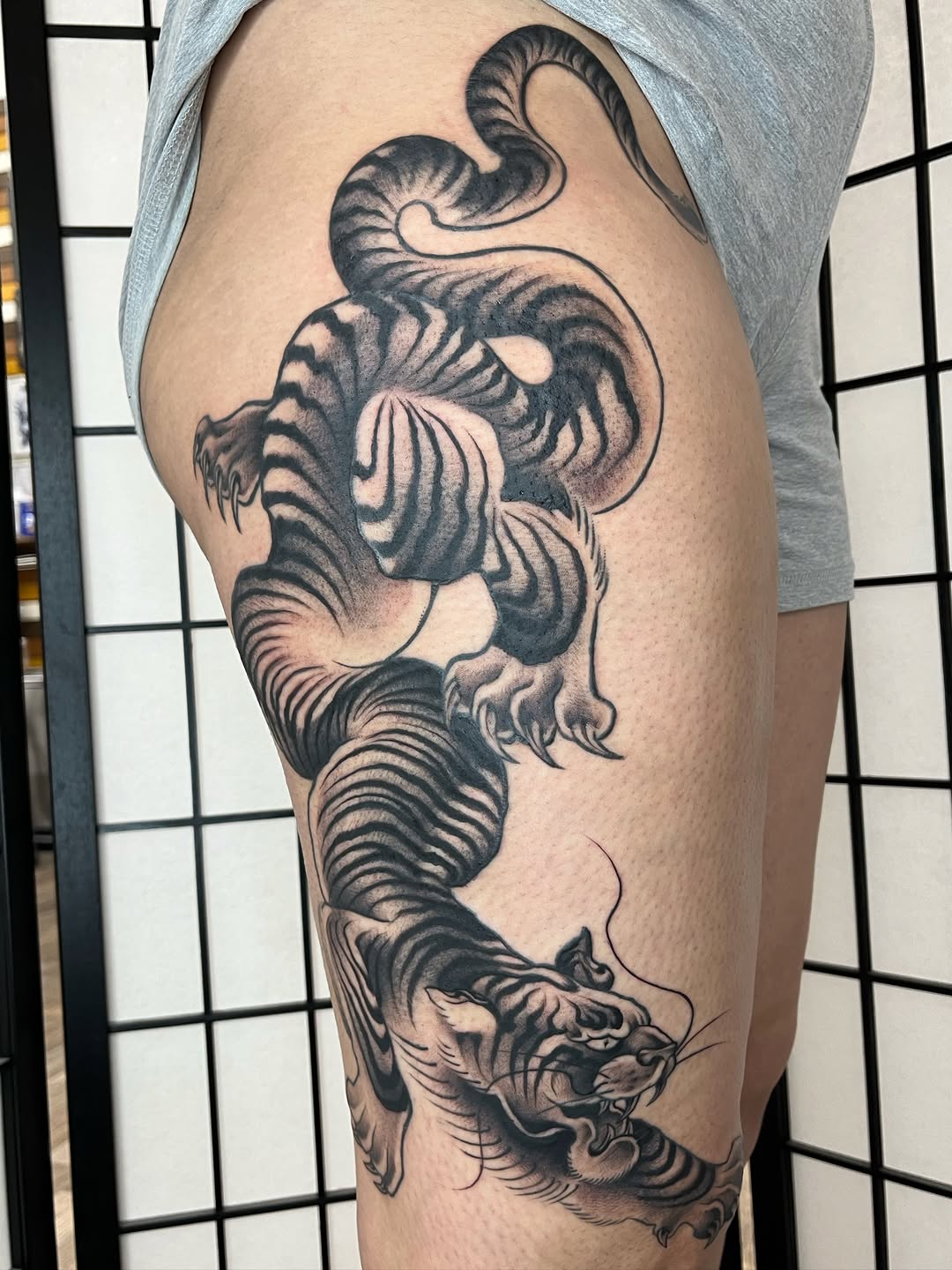 Tattoo by @lrlozano — japanese_irezumi, black_and_grey