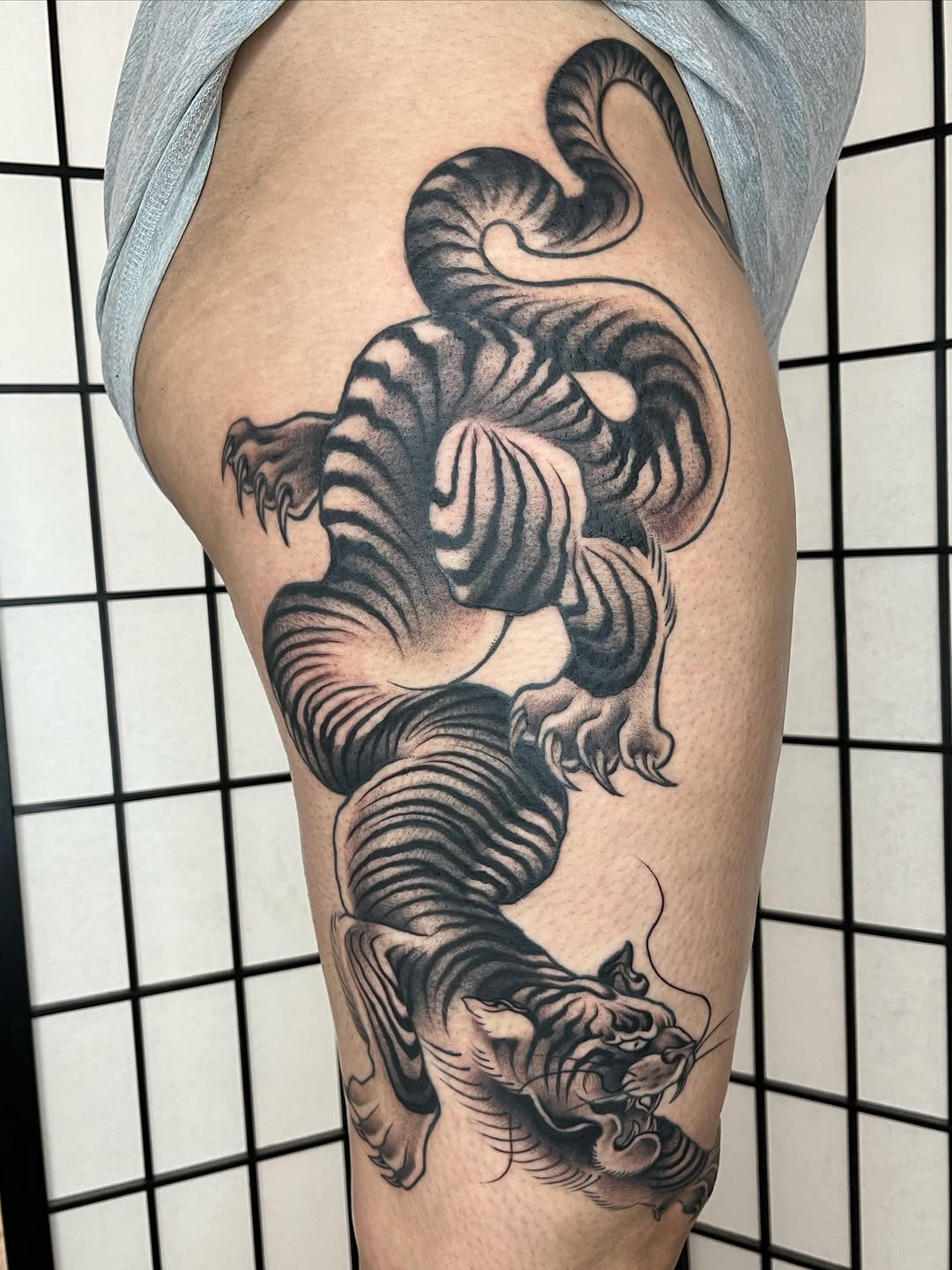Tattoo by @lrlozano — japanese_irezumi, black_and_grey