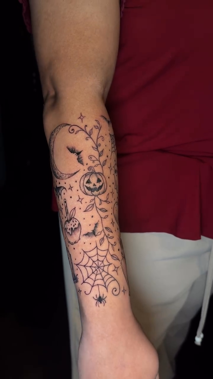 Tattoo by @beetattz_ — fine_line