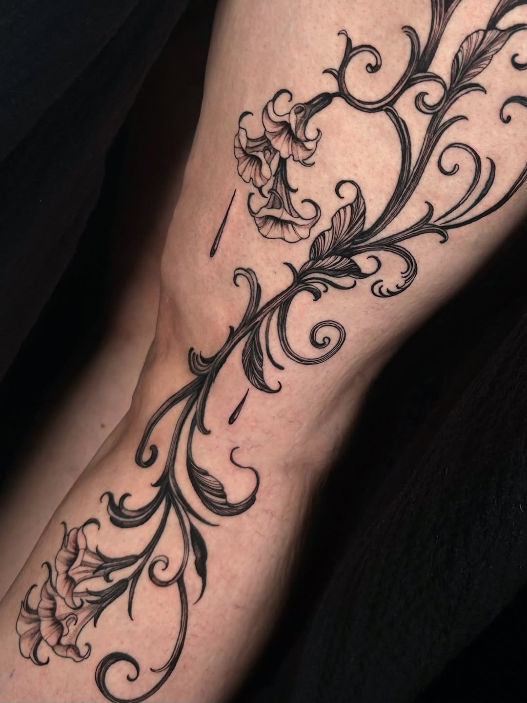Tattoo by @pixisoda โ black_and_grey, ornamental