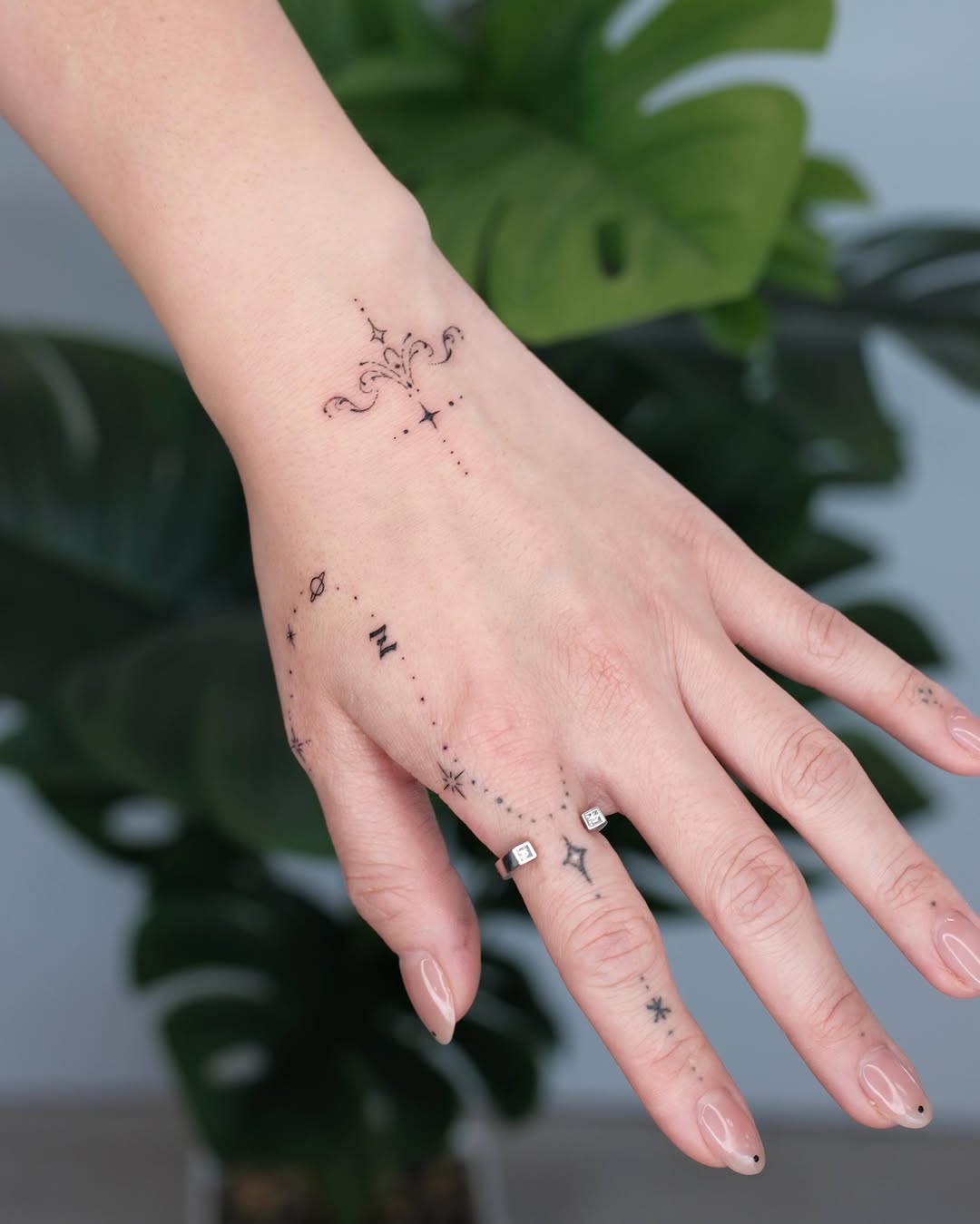 Tattoo by @tats_nina — fine_line, minimalist