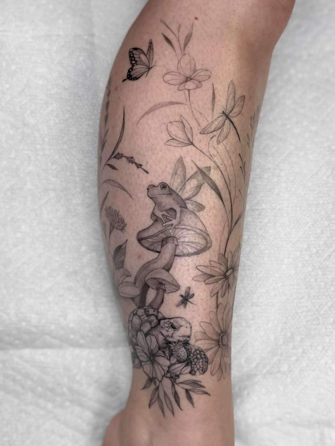 Tattoo by @jaxntheboxtattoos โ fine_line, black_and_grey