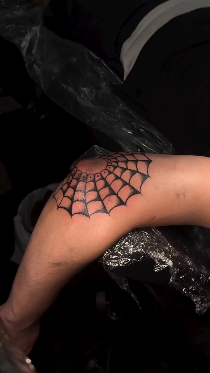 Tattoo by @hontraditional โ blackwork