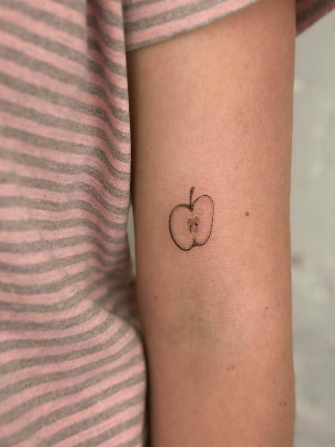 Tattoo by @tattoovasquez — fine_line, minimalist