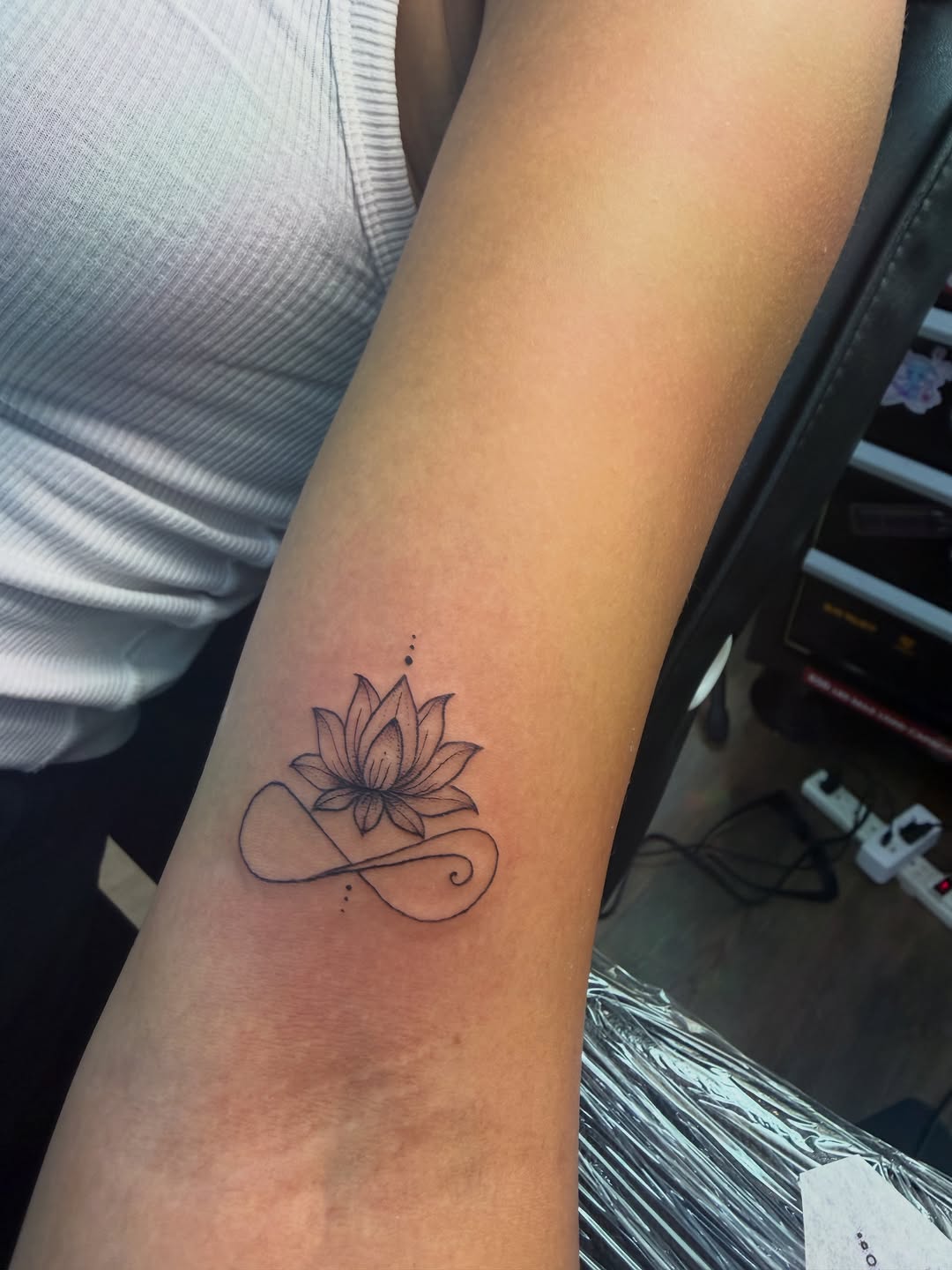 Tattoo by @sarai.inks — fine_line, minimalist
